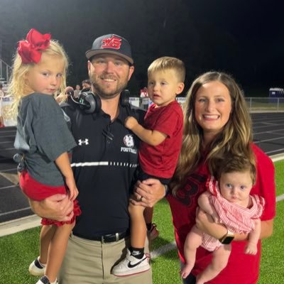 Christian/Husband/Father. @WBDoggsFB DBs, Special Teams Coord, VideoCoord, Graphics. Former @racersfootball @KyWesleyan. #SPEED #SWARM