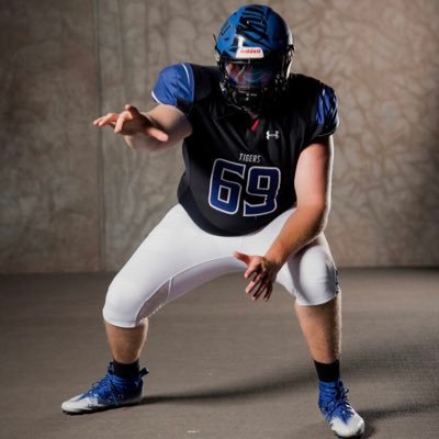 6’7 300lb C/OT Palmyra, Ne ‘23. DWU ‘27. #RollTige.  Philippians 4:13