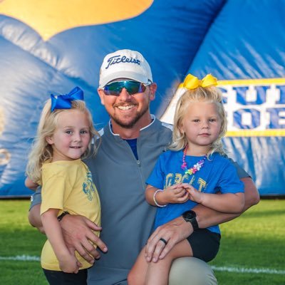 #GirlDadX2 | 1 Cor. 9:24-27 | Sunray HS LB Coach/Sp Teams Coordinator | @SunrayBaseball Head Coach | Proud @chschargerbsb Alumn | WhoDat⚜️| GeauxTigers🐅💜💛