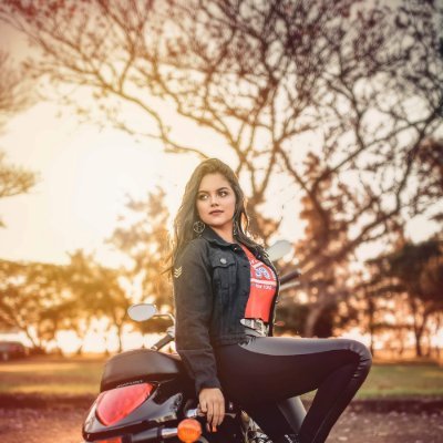 Amor por las motos, ing mecánica. Amante de los animales. Vegana.