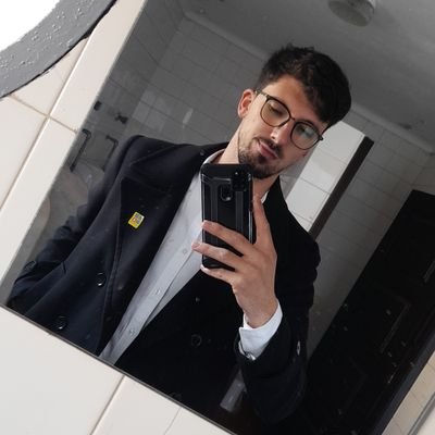 '01.04.2019 🕊🧑🏼🦳 / 📸 Manager and CEO of @spectrumprisma ⚫️⚪️ / 🔰 VP, Marketing and RP Director of @adsantiais 🟢🟡