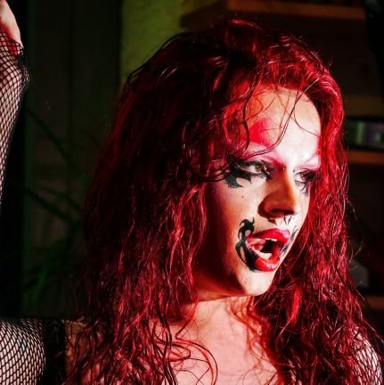 Æl-Elle.
Artiste Drag, couturière et Transidentificatrice des masses.
Pv: @lucyisnotcis
