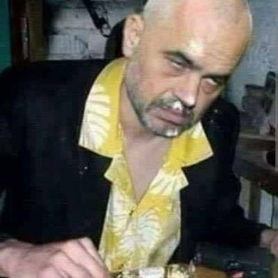 reinaefi's profile picture. 