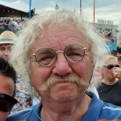 voormalig directeur/eigenaar Visumdienst Breda, actief sinds 1978, nestor, specialist op het gebied van visa