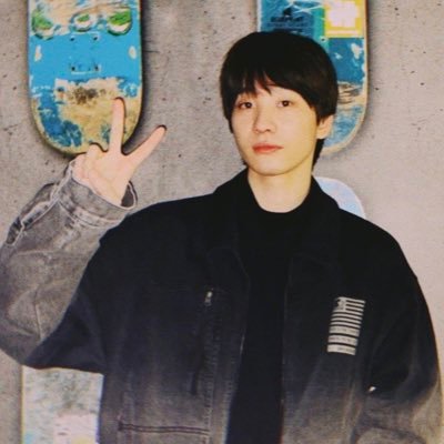 amwanzi17's profile picture. 