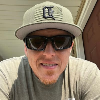 O_BeeZee's profile picture. I STAND WITH ELON!