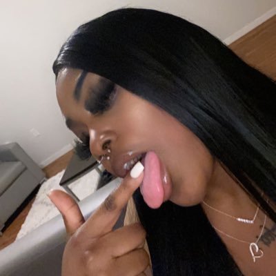 up coming model / video vixen 👻• nikiera_baby •FOLLOW MY INSTA • OHTHATSDOUBLESHOTT