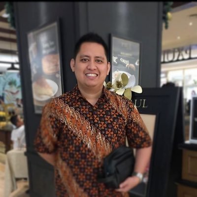 Finance Enthusiast | Ketua DPC PSI Pancoran Mas Kota Depok (IG: @marthinjgultom) |