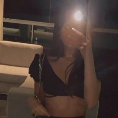 larissalopeszd's profile picture. 