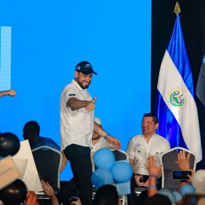 Somos salvadoreños qué apoyamos al diputado Dennis Salinas