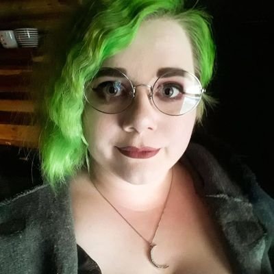 KimmyBear1998's profile picture. just a gremlin of a woman