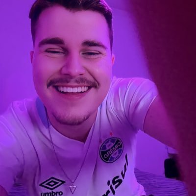 Lamento, mas não tenho nada elaborado pra bio. Continua stalkeando que talvez um dia eu mude Rede vizinha: @fredikittel