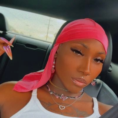 Nail Artist | Video Hoe | For 💅🏾's: @thenailbruja ✨✨✨ https://t.co/AqOs6U1REE ✨✨✨