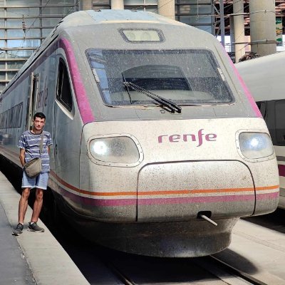 Fotógrafo y gran aficionado al mundo del ferrocarril. Me encanta viajar. 
26 años 🧑