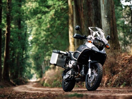 乗っているバイクはHONDA VF1000F、BMW R1200GS-Adventure、HONDA SPACY100。のんびり走っています。写真は風景がメイン。一眼レフはPENTAXでブローニーはHASSELBLAD。尚、Biogonはビオゴンと読みますが怪獣ではありません。それとderesukeは栃木弁です。(笑)