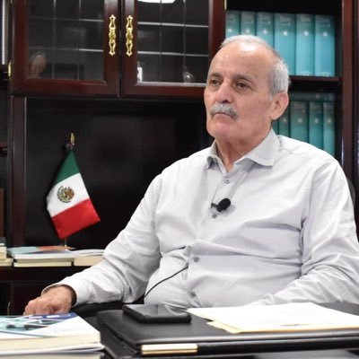 Lagunero, mexicano y político. Esposo, padre y abuelo. Contralor Interno de la H. Cámara de Diputados. Creo en México.