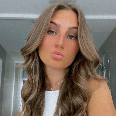 LaurenChri42058's profile picture. 