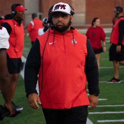 Director of College Recruiting / Outside Linebackers Coach for THE Canton McKinley Bulldogs 🐶| Owner of @O_E_Football