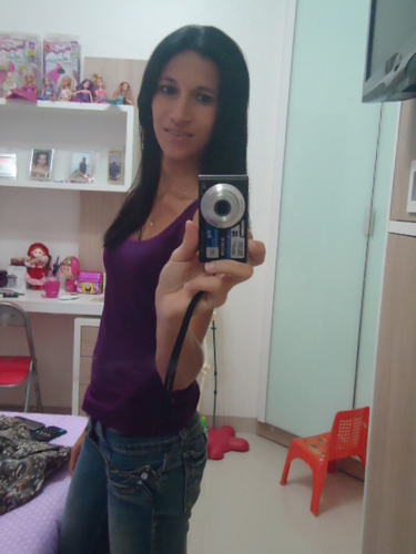 Vivendo a vida intensamente....fazendo valer apena cada minuto....sem tempo pra tristeza , mesmo na dor é mais fácil sorrir....