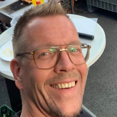 Eigenaar De Burger | Oldenzaal | horecadier | Bourgondiër | aanpakker | techneut | social media | Apple | auto- en motorsport fan | gadgetfanaat