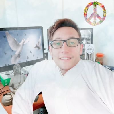 Hola soy splinter pacifico, uno mas de la secta del Grand Maestro @ooc_momo busco tranquilizar las aguas en momentos dificiles, BOCA Y LIONEL ANDRES MESSI