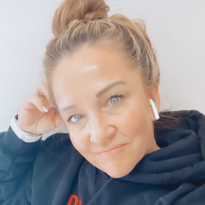 LeslieCopeland_'s profile picture. 