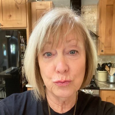 KathyWhyte29299's profile picture. 