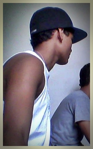 Eu sou do tamanho daquilo que sinto, que vejo e que faço' Não do tamanho que os outros me enxergam (y ...

 'Bob marley*