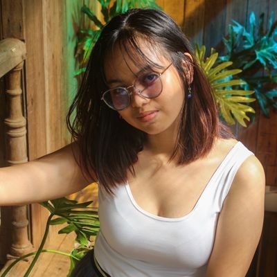 Tumingin ka lang sa salamin, 'di ka mahirap na mahalin🌼