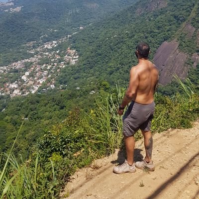Carioca, Aventureiro,Solteiro,versátil, muito safado, marmita de casal. afim de um lance gostoso e sigiloso com trans, hetero e mulheres!