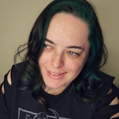 32 | she/they | queer | 🇵🇷 | AuDHD | Full Time Educator, Part Time TTRPGer & Internet Denizen ✨️