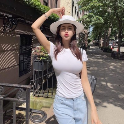 I am Asian and live in new york. Single. Gentleness, kindness and fun are my labels.