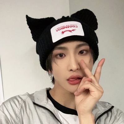 I scream in fangirl, a lot tbh. Roleplayer (derogatorio)
Multifandom como forma de vida.
30 y.o ✨Alphabet mafia✨