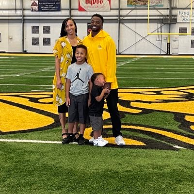 Proud Father to Ej & Elijah, Married to Unique. Defensive Pass Game Coordinator at MWSU, SEMO Alumni. #GriffUp #StayGold #LockUpU