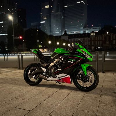 整備士学校に通ってます。ZX25R 2022 カブ110JA07 ヴィッツrs中期new! 本人は2003年式 モタードとリッターSS欲しい