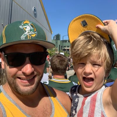 Green Bay WI..DO WORK! I like playing/watching football and other neat things. Follow me for sarcastic, credible viewpoints of how this world should be