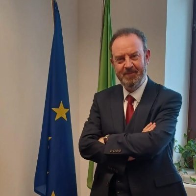 Dermot McGauran. 
Welcome to the official twitter account of the Ambassador of 🇮🇪 to 🇸🇰 . 
For Embassy news see @IrlEmbSlovakia