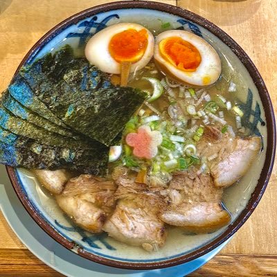 ほぼ麺活日記のラー垢と化しました🍜 麺すすりながら筋トレダイエットしてる非効率なオスハンター🐵皆様のラーポスへの無言いいね&リポストご容赦ください🙇 #飯テロ #ラーメン #筋トレ #モンスターハンター