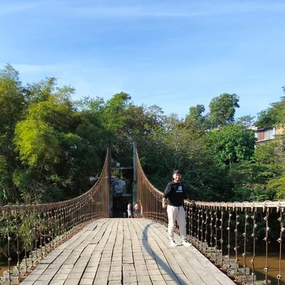he caído muchas veces, pero sigo de pie con Dios que me fortalece.