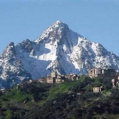 Je vomis l’extrême-droite et les frères musulmans. Kabyle profondément laïc.