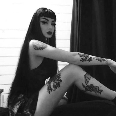 LillianHell's profile picture. Life is a bat, so dress like one.
Goth girl 333
Artist.
GD
Furr&Hell!!