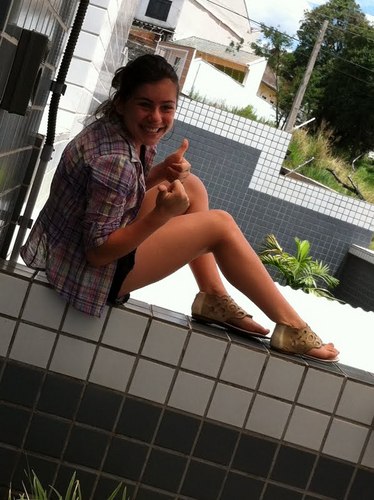 Apenas uma garotinha feia ;)
MORDEDORA OFICIAL  ;)