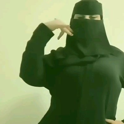 تابعوني تمتلكني بكون لك كالخاتم في يدك اريد شخص صادق وجاد ووفي ومايخون الواثق من نفسه خاص بعطيه رقمي وقلبي وروحي