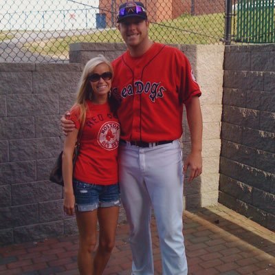 hollyplum's profile picture. 