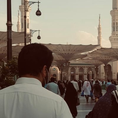llIziad's profile picture. إِذا غامَرتَ في شَرَفٍ مَروم فَلا تَقنَع بِما دونَ النجومِ