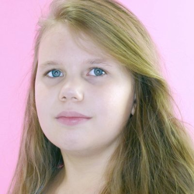 Child Actress monitored by parent