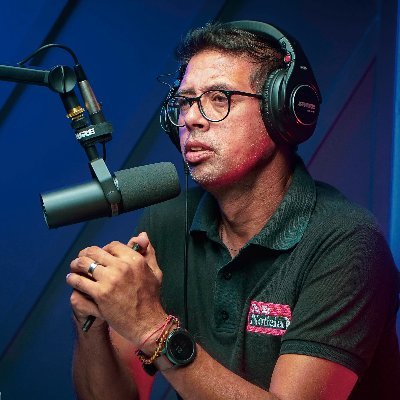 Periodista, columnista, analista político y experto en comunicación institucional.