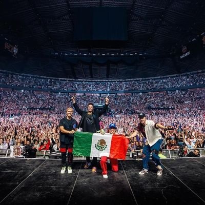 La vida de fangirl me llevará a la ruina, pero ¡ME VALEEE! No la cambio por nada. ✨Slytherin✨ 🐍
05/05/2018 ABRACÉ A LOGAN HENDERSON💜💜💜💜