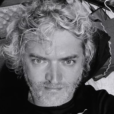 Szczęśliwy mąż @martynaszysz i ojciec trójki dzieci dziadek gromadki wnuków. Ojczyznę kochać trzeba i szanować Nie deptać flagi i nie pluć na godło