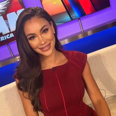 Boy mom 👶 Fire family 🚒 UCSD Alumna 🔱 Former NBC, CBS Anchor, now w/ OAN 📺 Emmy Winner🏆 Retired Raiderette🖤 Mostly on IG & TikTok ✌️ eSummers Insurance📌